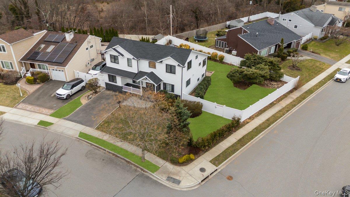 2 Elf Road Syosset, NY 11791 - Photo 28 of 32