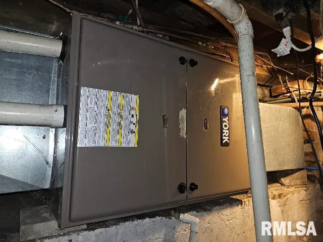 $169,000 | 19635 East 800th Street, Sciota, IL 61475