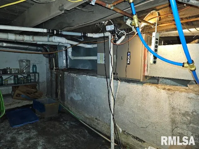 $169,000 | 19635 East 800th Street, Sciota, IL 61475