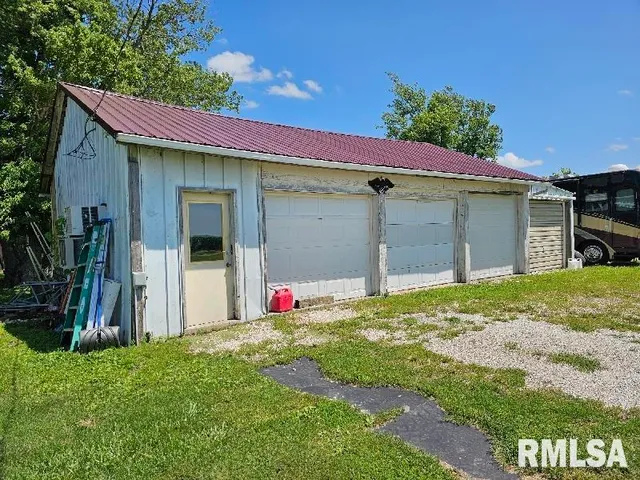 $169,000 | 19635 East 800th Street, Sciota, IL 61475