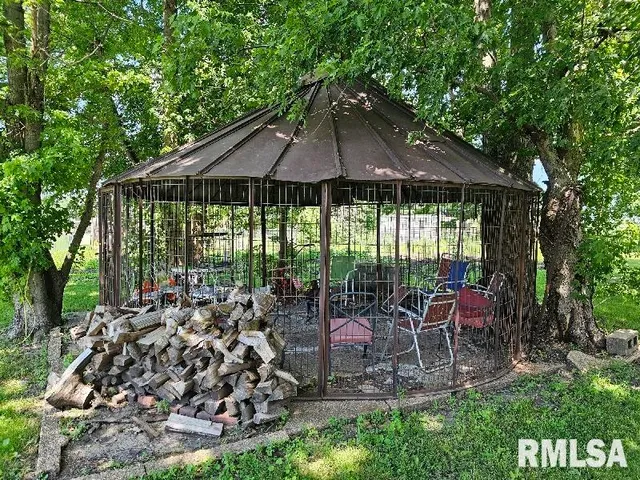 $169,000 | 19635 East 800th Street, Sciota, IL 61475