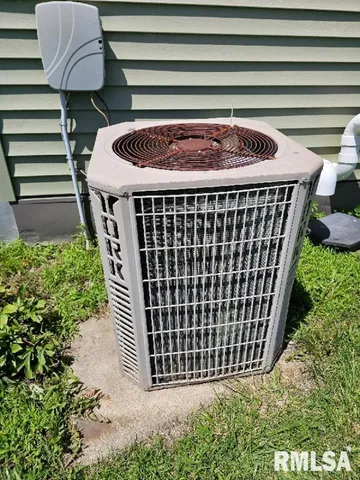 $169,000 | 19635 East 800th Street, Sciota, IL 61475