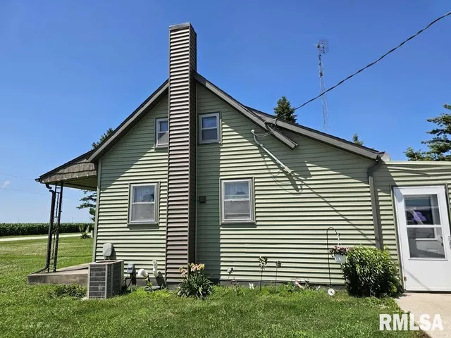$169,000 | 19635 East 800th Street, Sciota, IL 61475