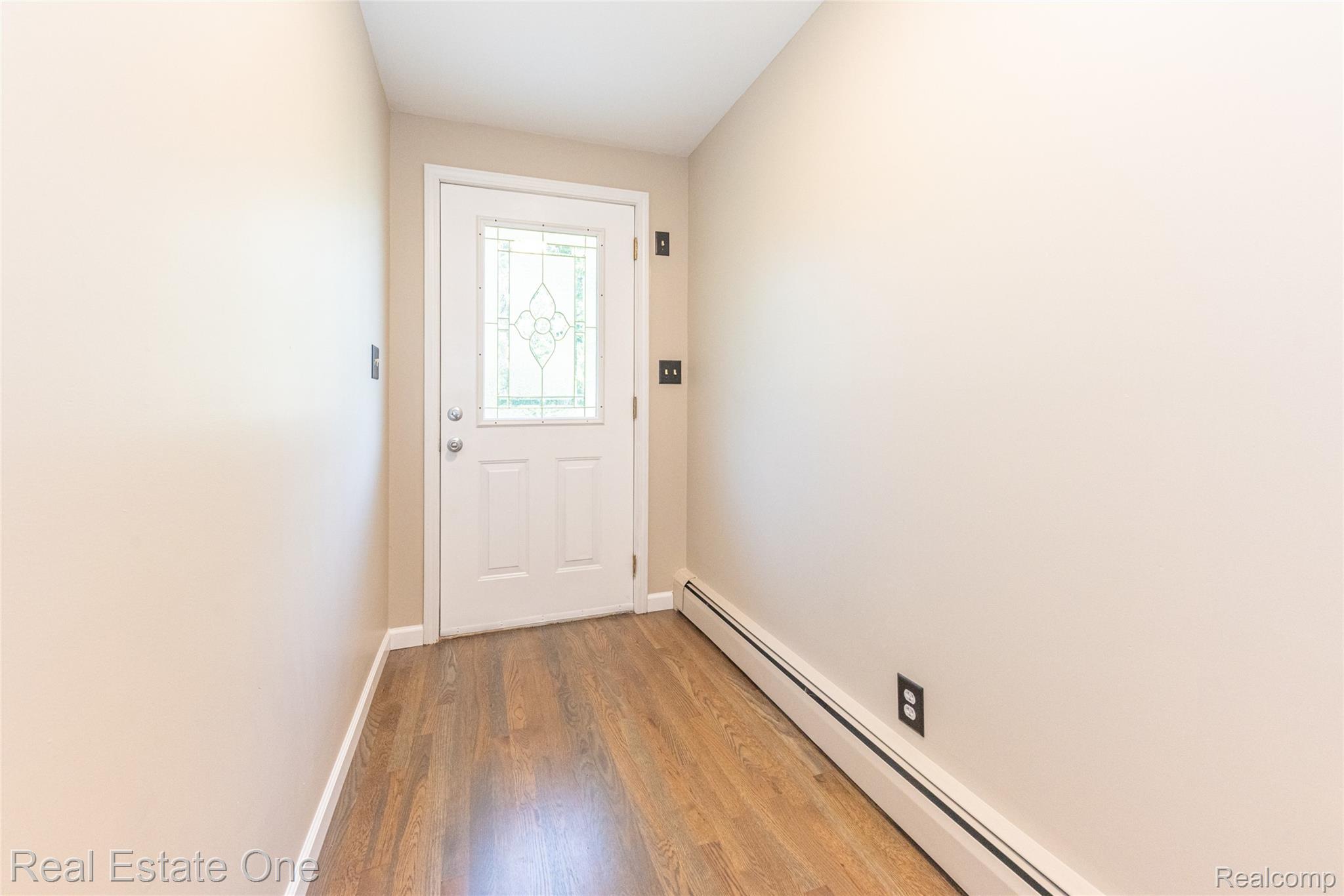 912 North Wixom Road Wixom, MI 48393 - Photo 4 of 49 014_5.jpg