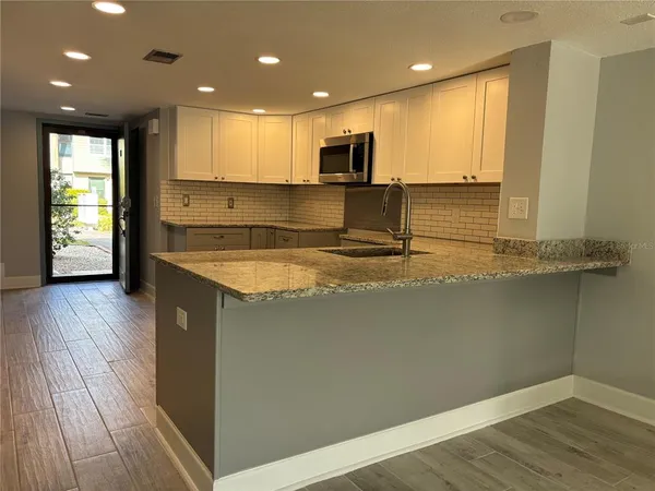 $280,000 | 1028 Apollo Beach Boulevard, Unit 11, Apollo Beach, FL 33572