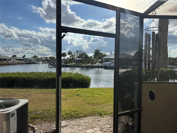 $280,000 | 1028 Apollo Beach Boulevard, Unit 11, Apollo Beach, FL 33572