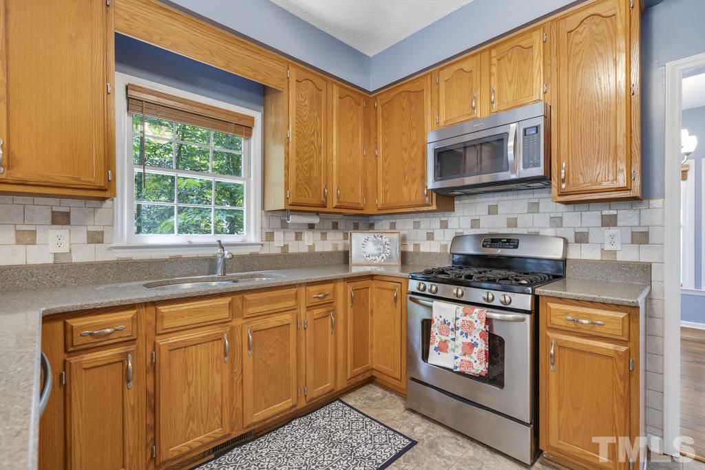 1225 Hillingdon Way Raleigh, NC 27614 - Photo 7 of 28