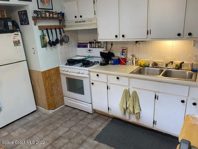 39-41 Patrick Lane, Unit A & B Rockledge, FL 32955 - Photo 19 of 22 a kitchen with cabinets and white appliances