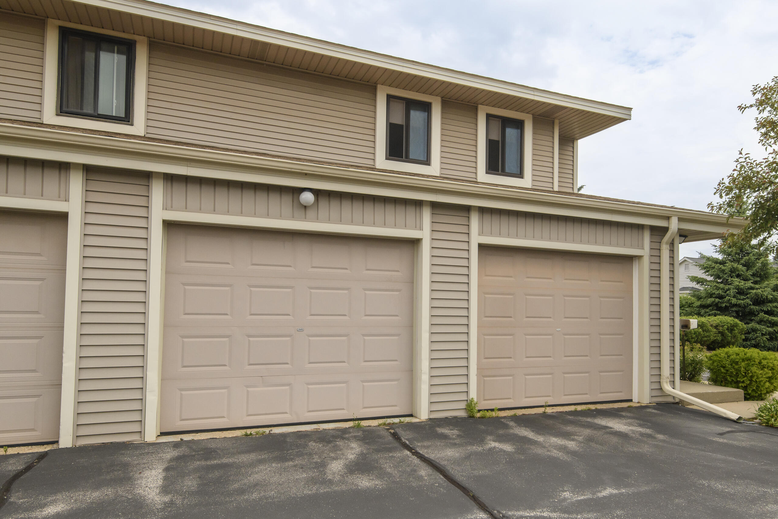 W177N9769 Riversbend Circle East Germantown, WI 53022 - Photo 23 of 34 Garage