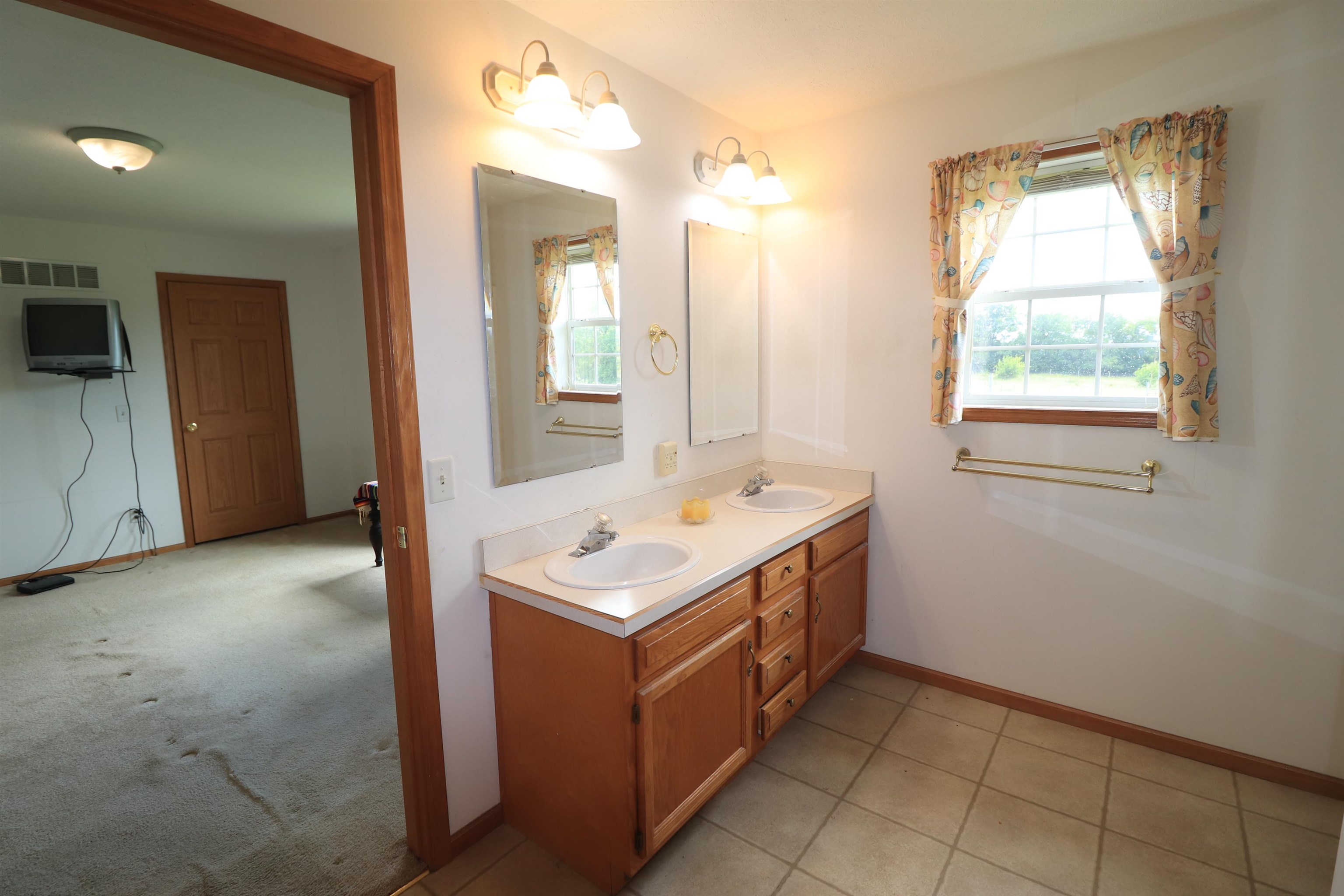 2209 South Ellis Road Janesville, WI 53548 - Photo 11 of 25