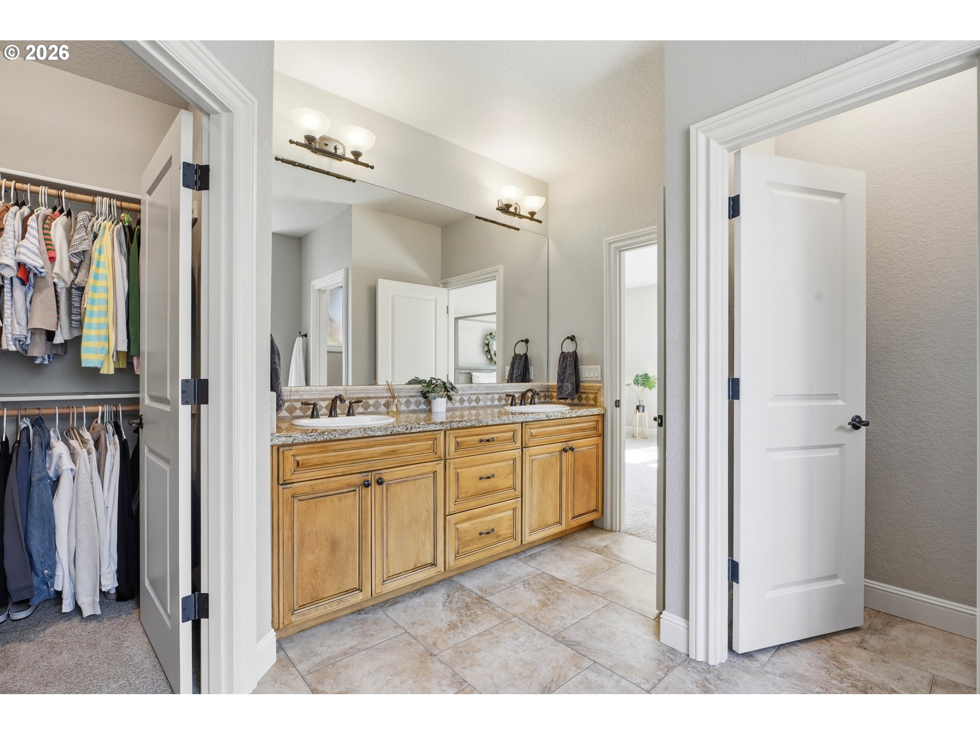 1518 Northwest 37th Avenue Camas, WA 98607 - Photo 25 of 48 Owner's Suite Bathroom