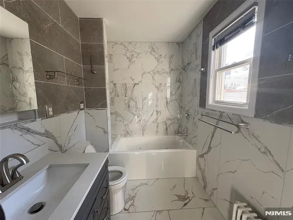 $3,700 | 282 Harding Avenue, Unit 1, Teaneck, NJ 07666