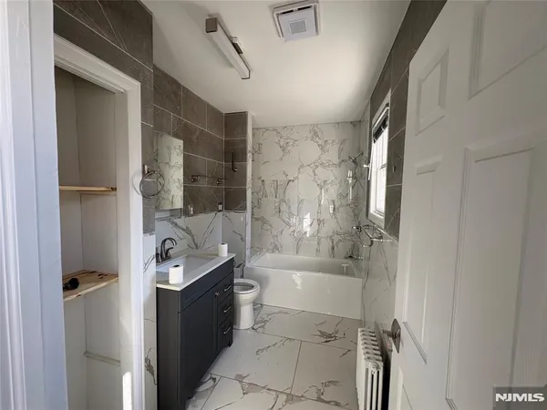 $3,700 | 282 Harding Avenue, Unit 1, Teaneck, NJ 07666