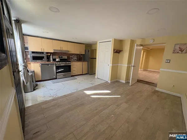 $3,500 | 282 Harding Avenue, Unit 1, Teaneck, NJ 07666