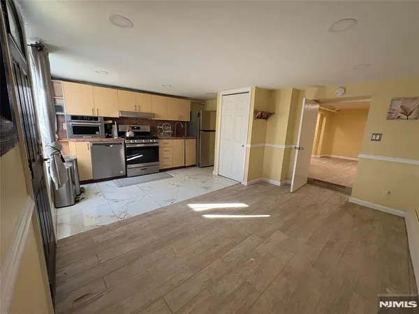 $3,700 | 282 Harding Avenue, Unit 1, Teaneck, NJ 07666