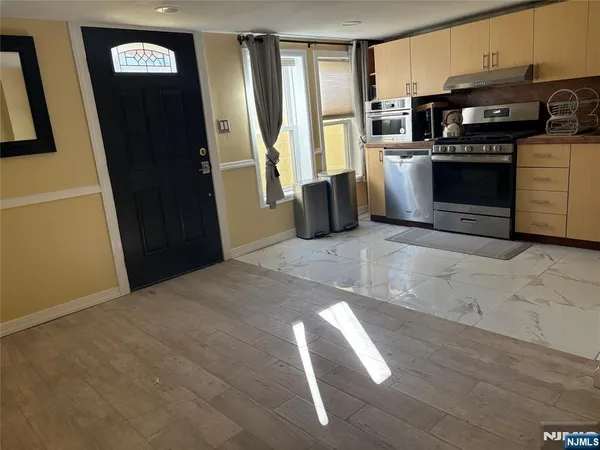 $3,500 | 282 Harding Avenue, Unit 1, Teaneck, NJ 07666