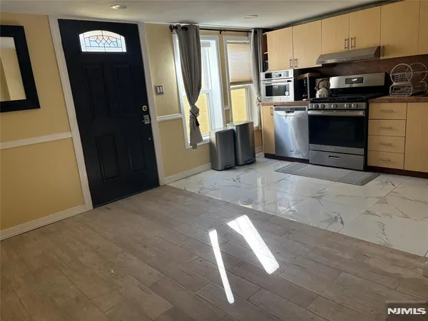 $3,700 | 282 Harding Avenue, Unit 1, Teaneck, NJ 07666