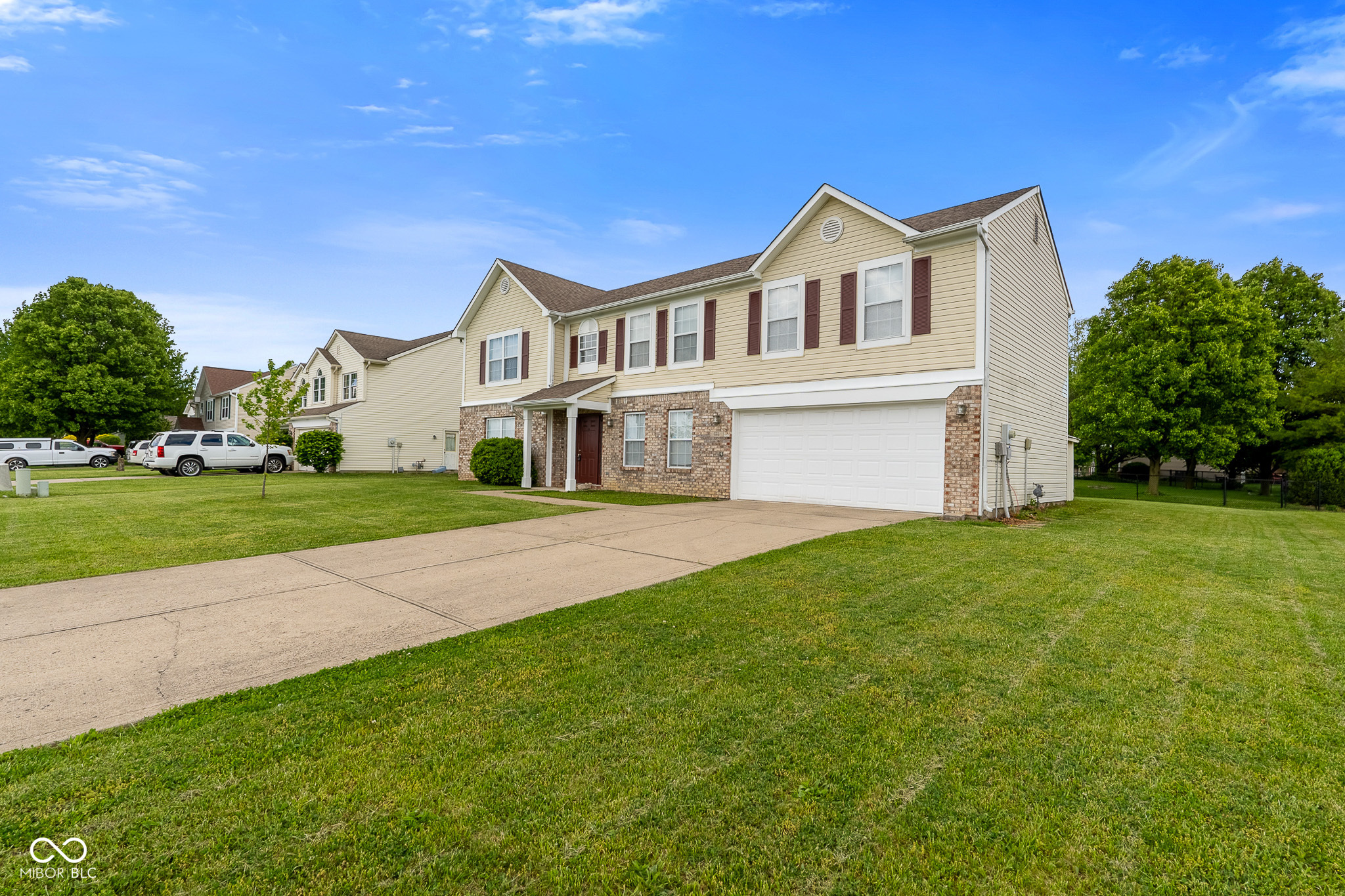 665 Hummingbird Lane Whiteland, IN 46184 - Photo 3 of 38