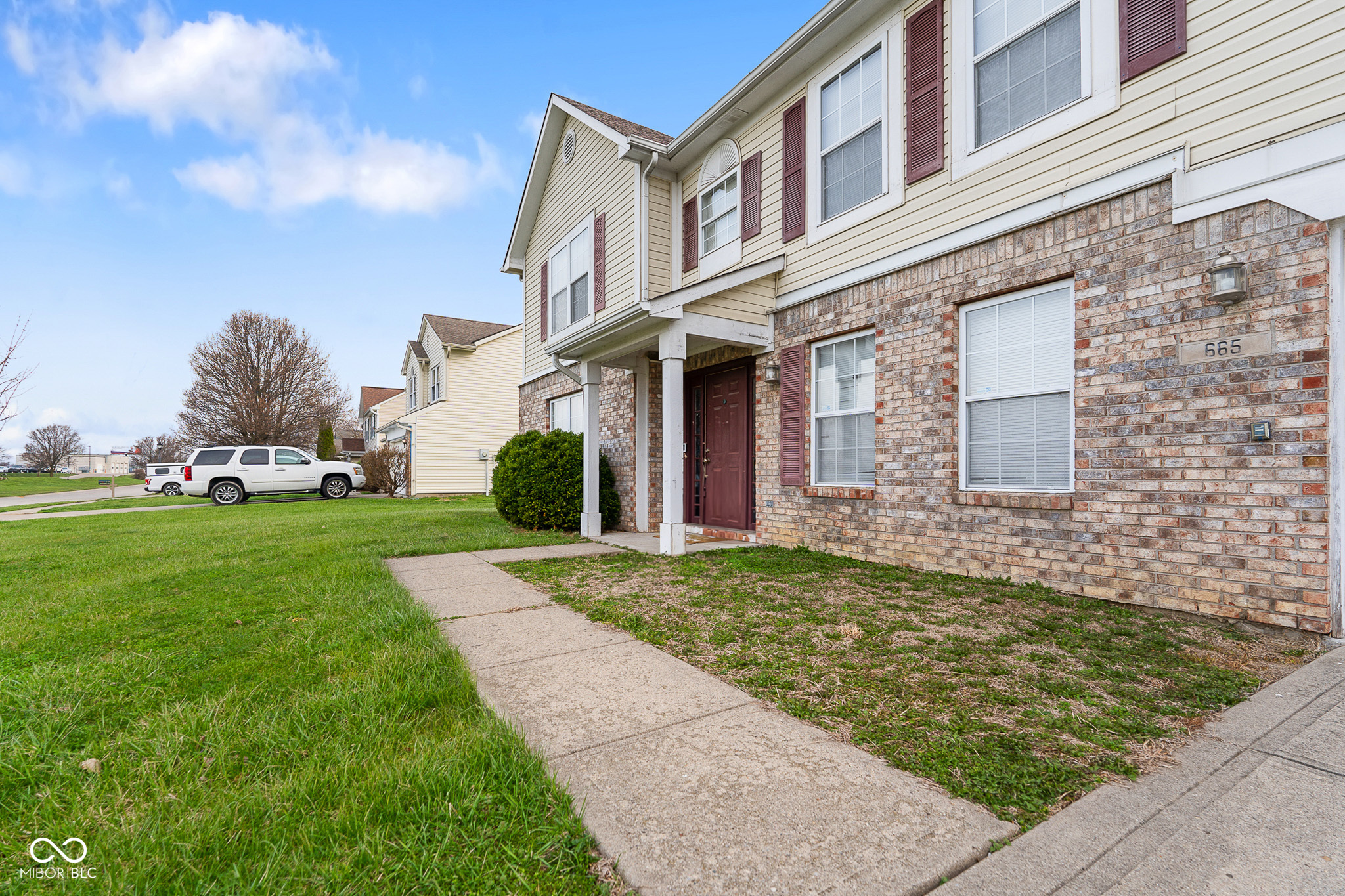 665 Hummingbird Lane Whiteland, IN 46184 - Photo 3 of 38