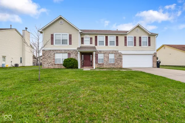 $349,500 | 665 Hummingbird Lane, Whiteland, IN 46184