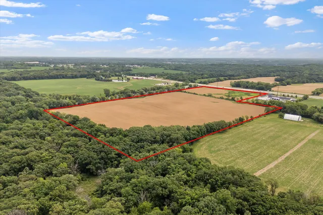 $1,100,000 | 50 Salem Lakes, Salem, WI 53168