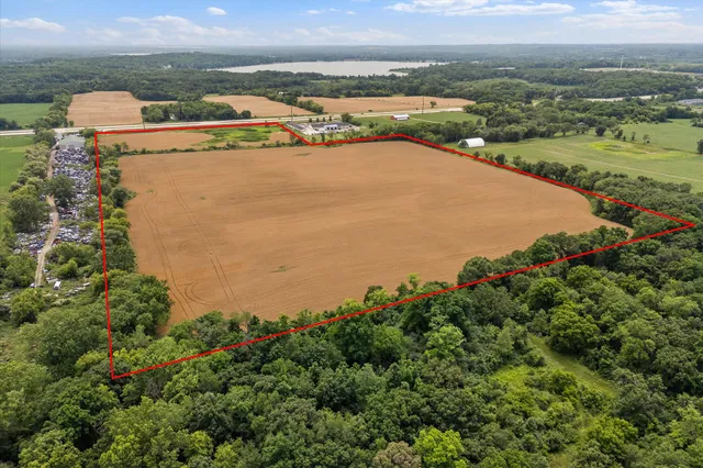 $1,100,000 | 50 Salem Lakes, Salem, WI 53168