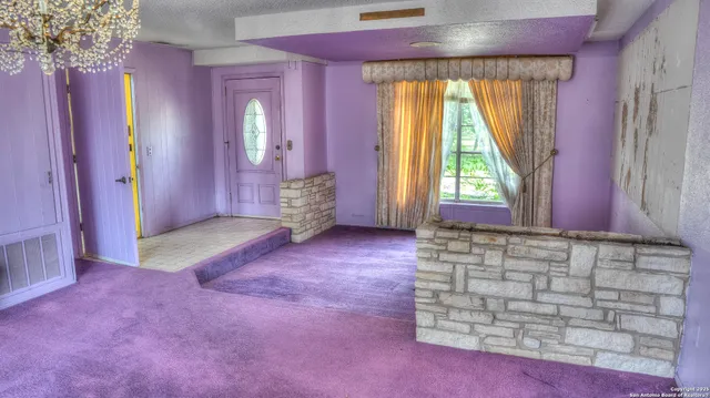 a view of empty room with window