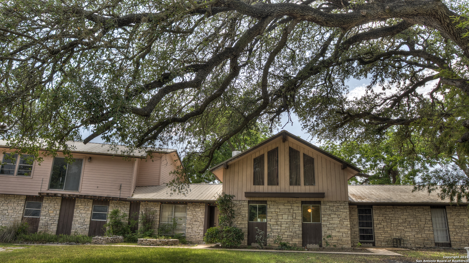 6671 Ranch Road 1120 Rio Frio, TX 78879 - Photo 7 of 47 a front view of a house with a yard