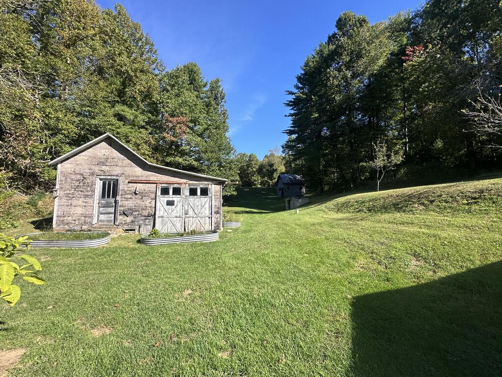 8699 Pipers Gap Road Galax, VA 24333 - Photo 20 of 31 Gallery Image 20