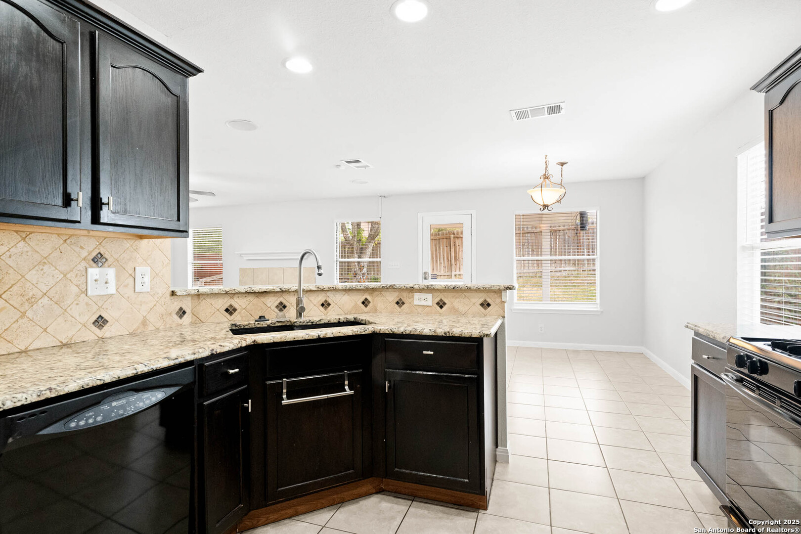 16014 Dominic Place San Antonio, TX 78247 - Photo 8 of 28 Gallery Image 8