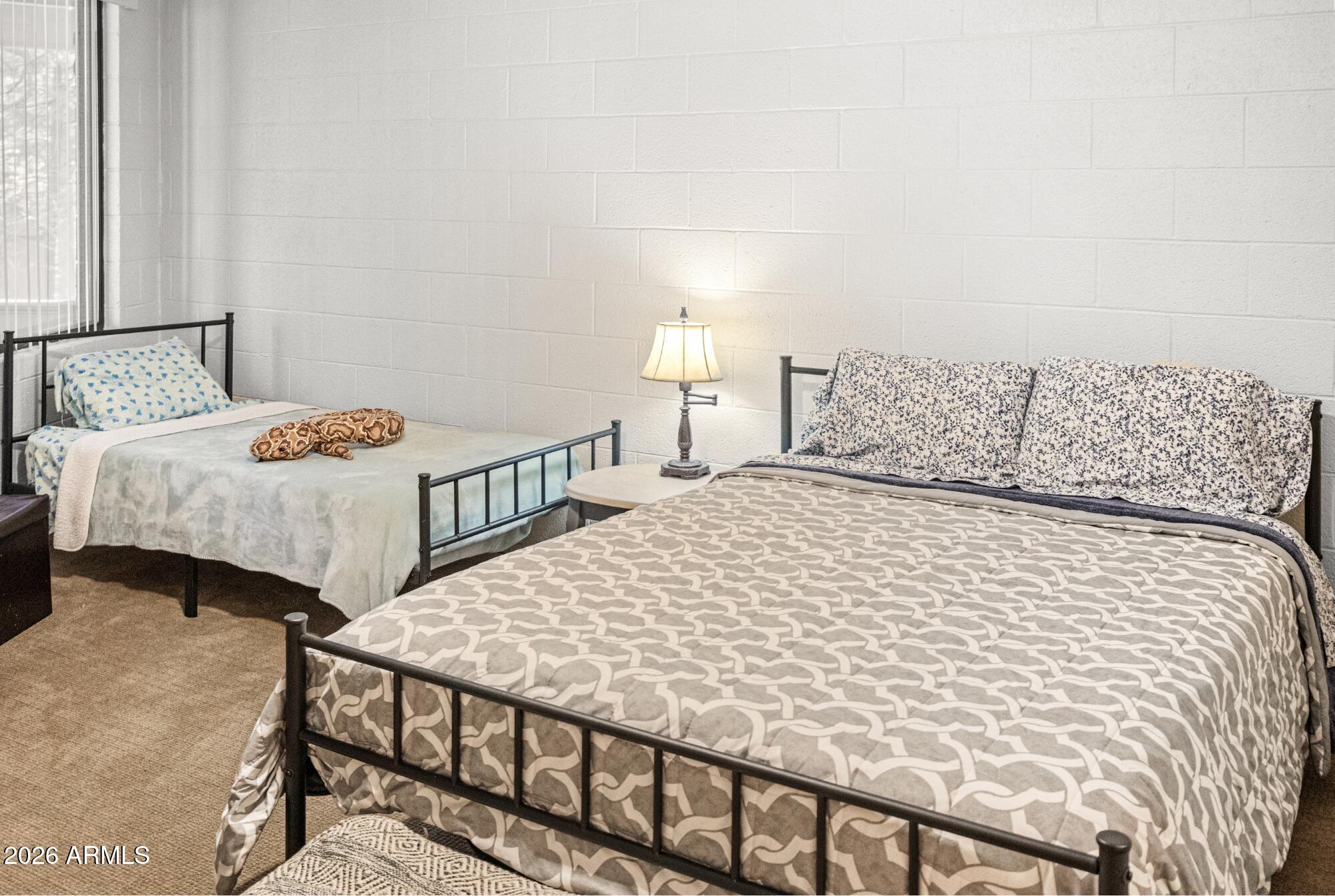 628 Trout Springs Road Forest Lakes, AZ 85931 - Photo 25 of 44 a bedroom with a bed a mirror and lamp