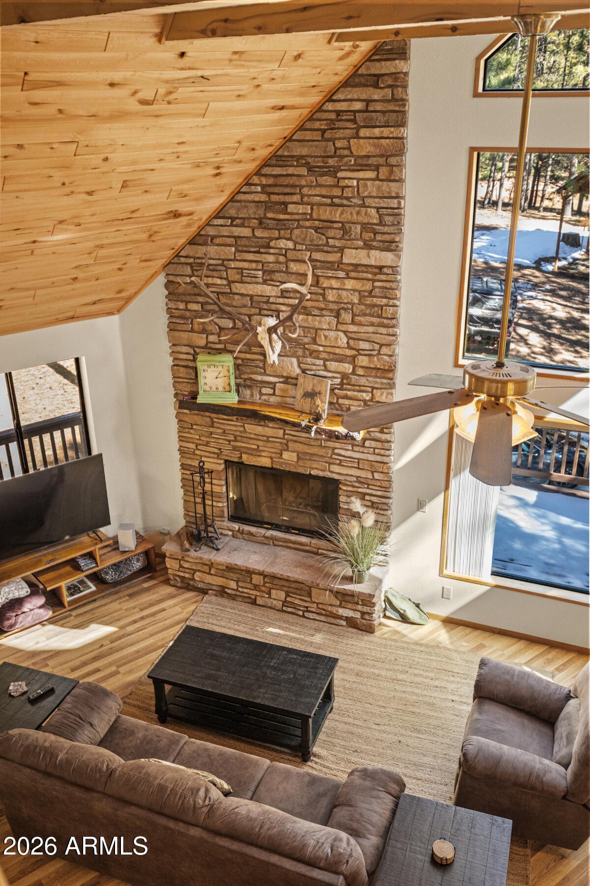 628 Trout Springs Road Forest Lakes, AZ 85931 - Photo 34 of 44 a living room with furniture