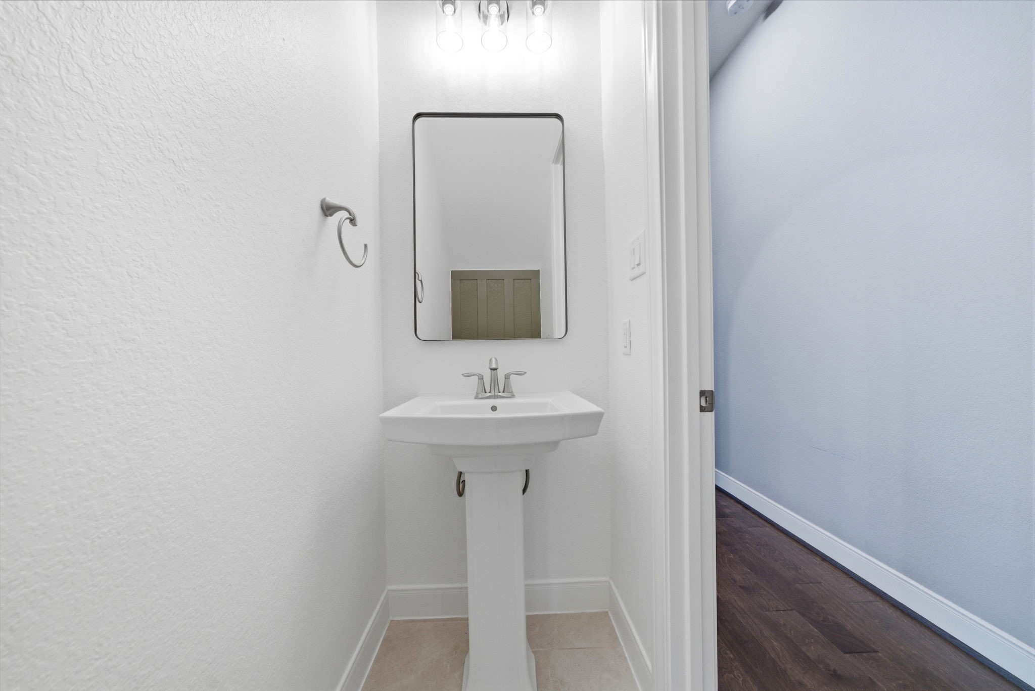 129 Magnolia Reserve Loop Magnolia, TX 77354 - Photo 19 of 34 The half bath is privately located down the hall from the living room.