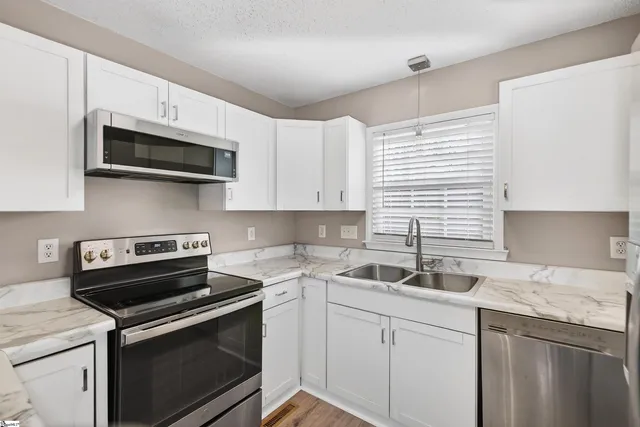 $290,000 | 104 Brown Lane, Simpsonville, SC 29681