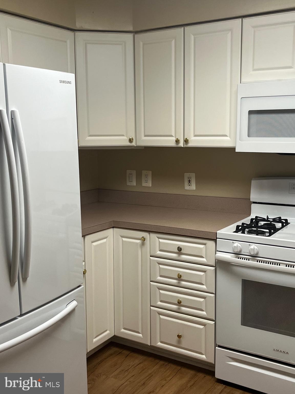 12330 Rosslare Ridge Road, Unit 108 Lutherville-Timonium, MD 21093 - Photo 12 of 28 Gas cooking
