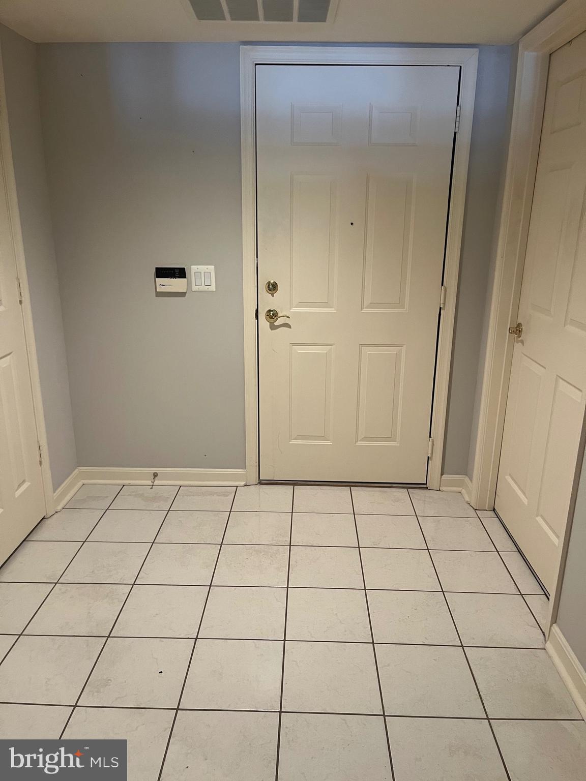 12330 Rosslare Ridge Road, Unit 108 Lutherville-Timonium, MD 21093 - Photo 7 of 28 Entrance from lobby to foyer with coat closet