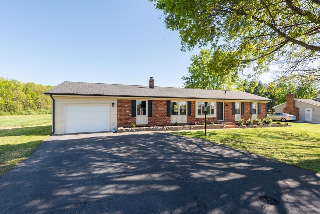 3124 Lyndhurst Road Stuarts Draft, VA 24477 - Photo 2 of 37 a front view of a house with a garden