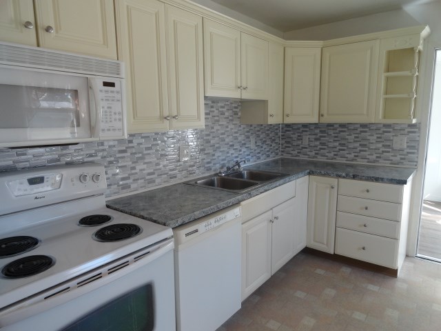 107 Glenbrook Road Warwick, RI 02889 - Photo 2 of 6