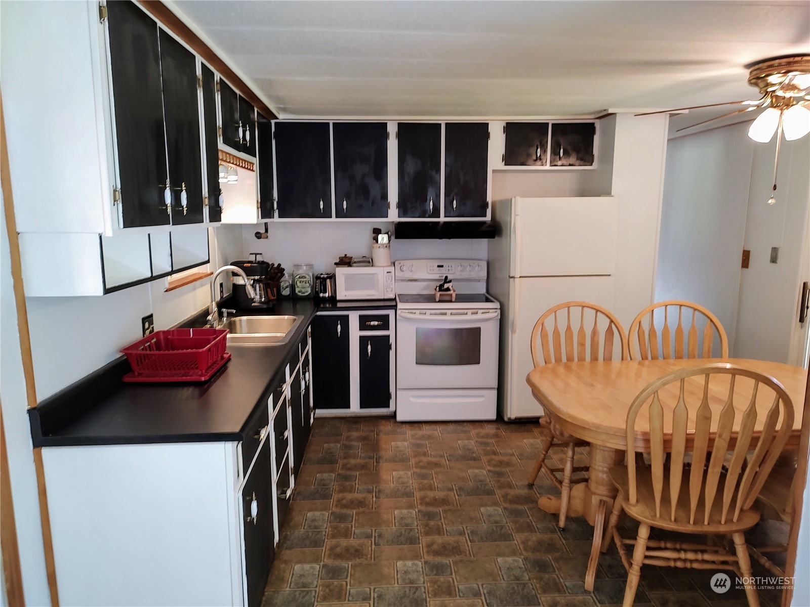 543 Ocean Beach Road Hoquiam, WA 98550 - Photo 9 of 24 Gallery Image 9