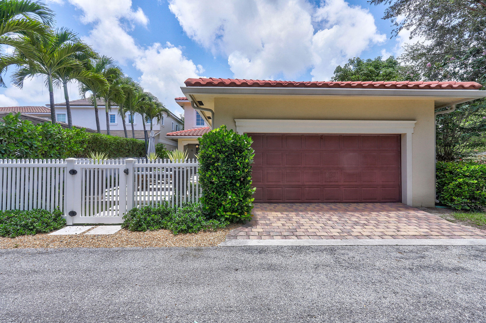147 Killarney Court Jupiter, FL 33458 - Photo 47 of 68 Back alleyway