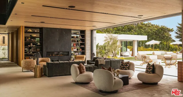 $19,995,000 | 6889 Dume Drive, Malibu, CA 90265