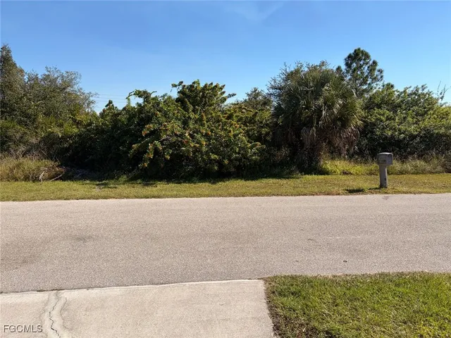 $39,000 | 1110 Chapel Avenue, Lehigh Acres, FL 33971