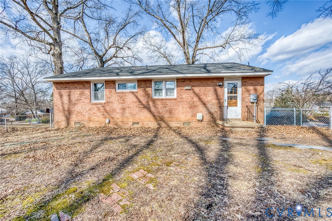 3029 Gaffney Road Richmond, VA 23237 - Photo 18 of 21 front view of a house with a yard