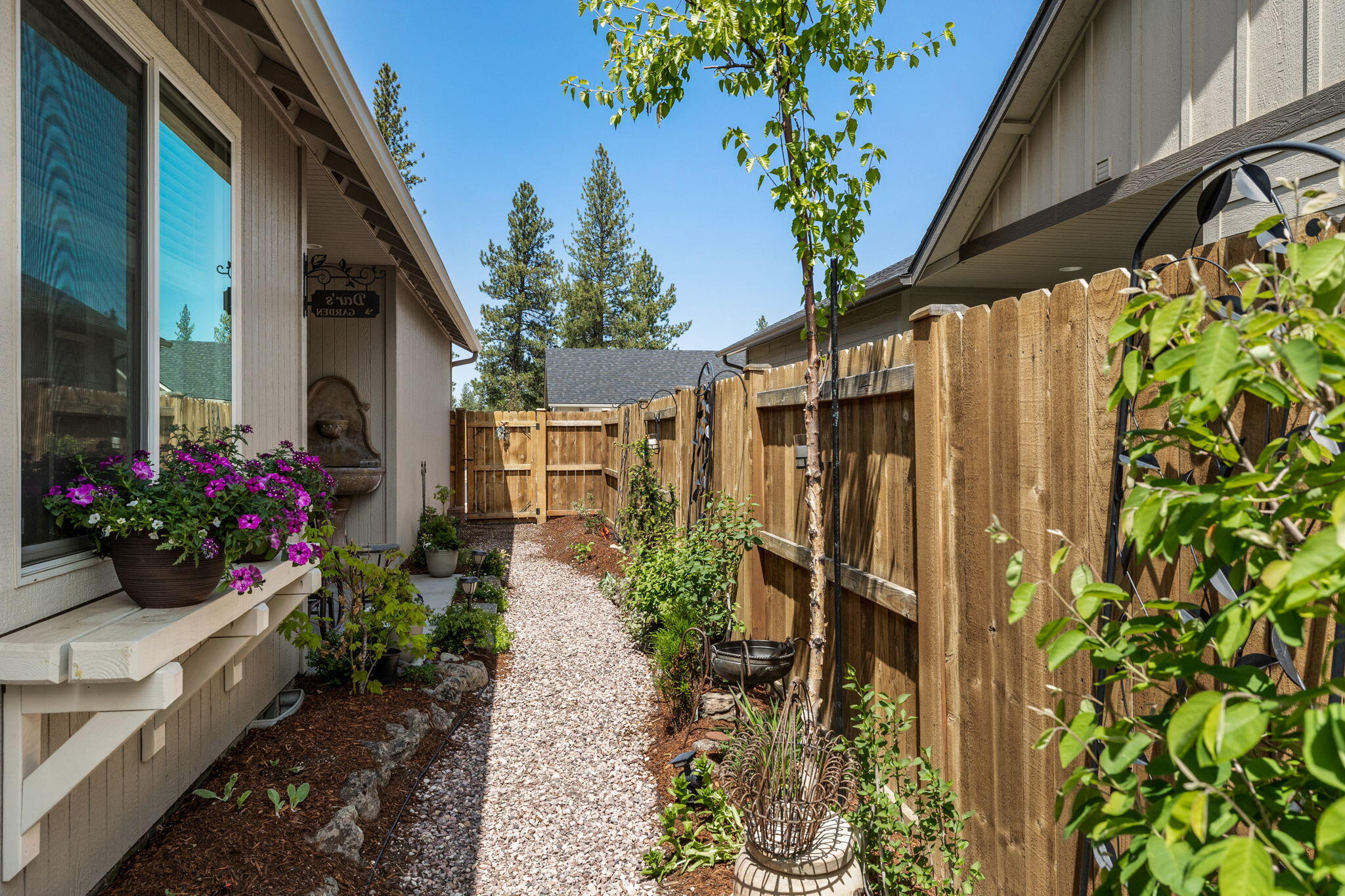 1668 McKinney Butte Road Sisters, OR 97759 - Photo 14 of 26 Side Yard