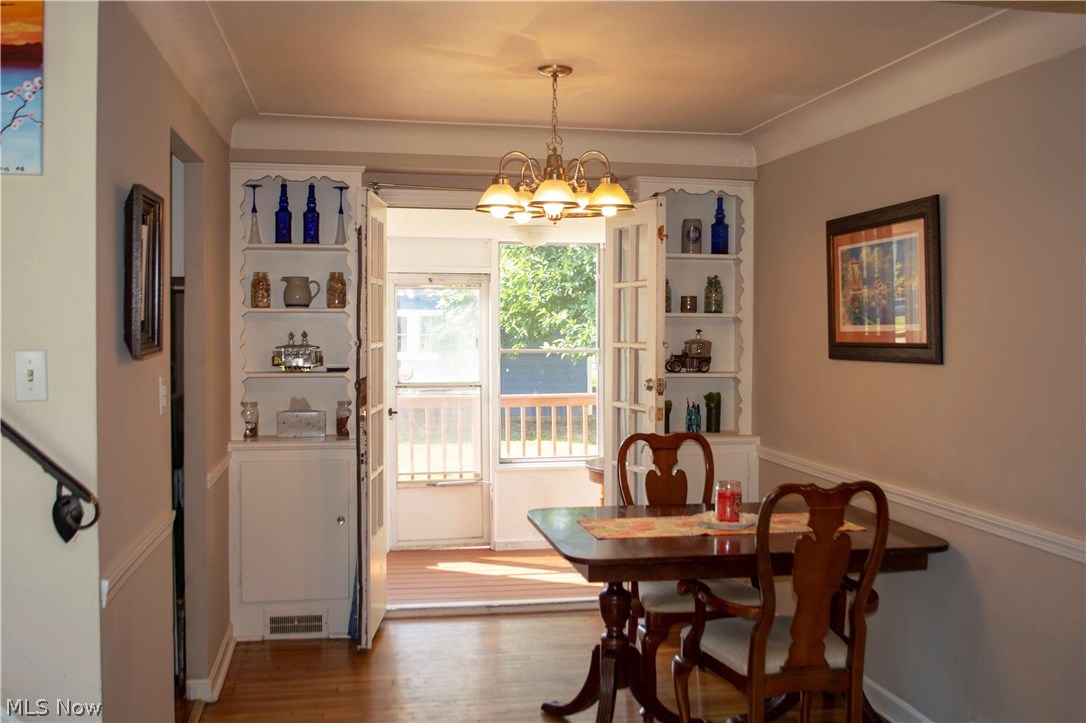 4252 Stilmore Road Cleveland, OH 44121 - Photo 6 of 31