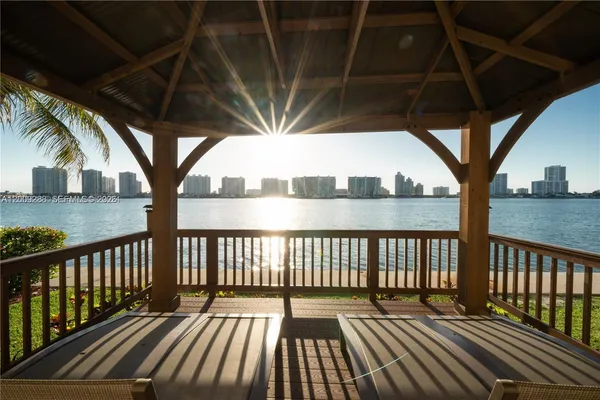 $4,500 | 18100 North Bay Road, Unit 504, Sunny Isles Beach, FL 33160