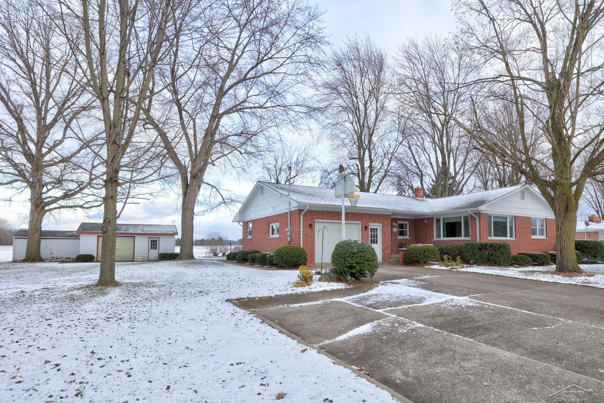 11245 North Evergreen Road Birch Run, MI 48415 - Photo 3 of 61 50129037-48cc95d4-ccd1-45ba-b105-5814024745e3.JPG