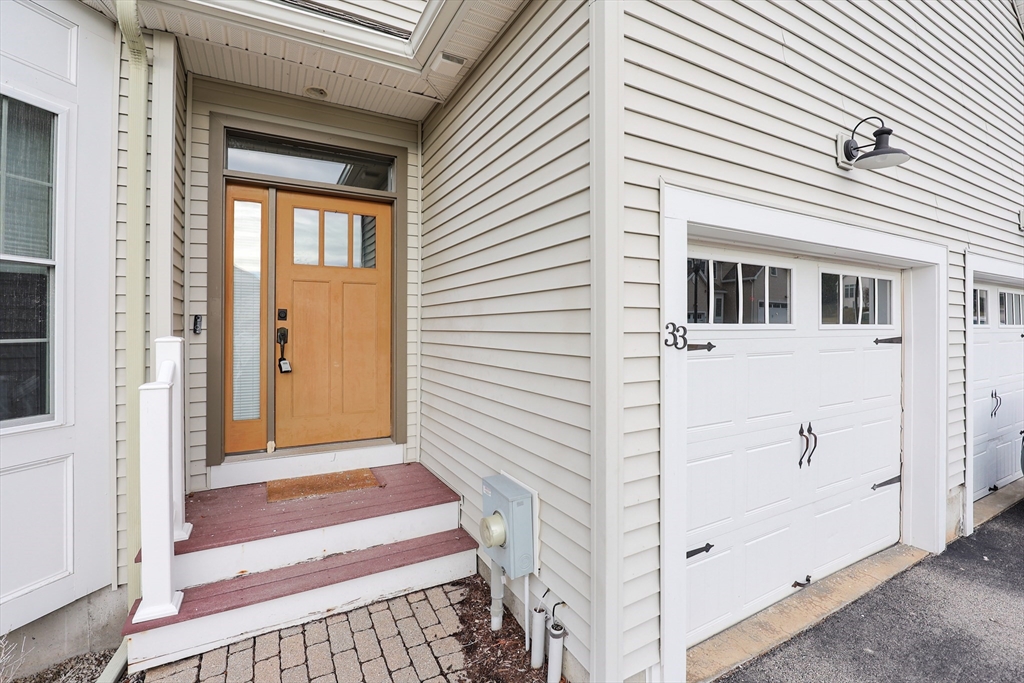 33 Garett Way, Unit 33 Holliston, MA 01746 - Photo 2 of 42