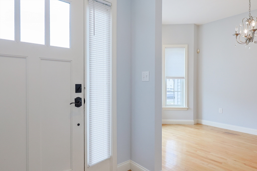 33 Garett Way, Unit 33 Holliston, MA 01746 - Photo 4 of 42