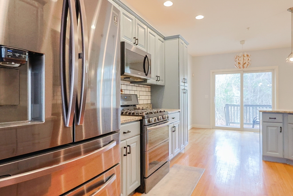 33 Garett Way, Unit 33 Holliston, MA 01746 - Photo 5 of 42